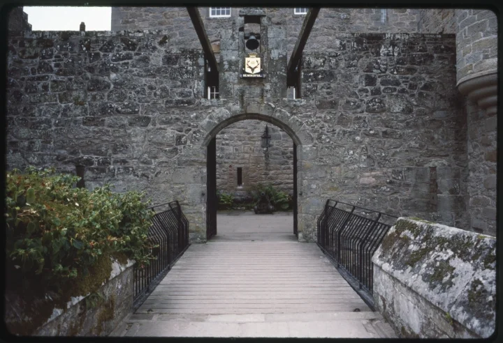 0945 Castle Door.jpg