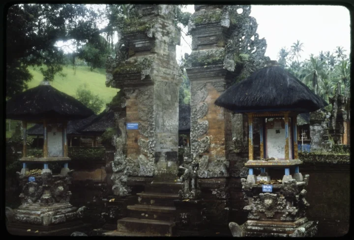 1065 Entrance to Ruins.jpg