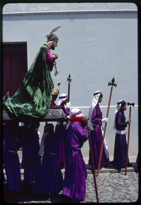 1284 Religious Statue in Green Garb.jpg