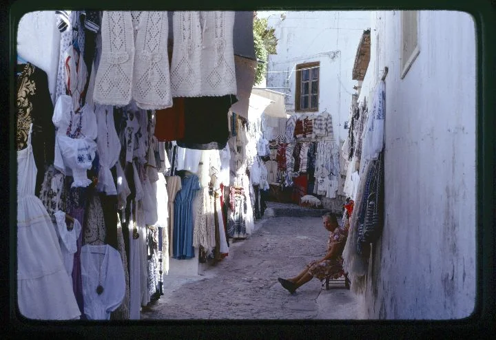 0136 Clothes Hanging in Alley.jpg