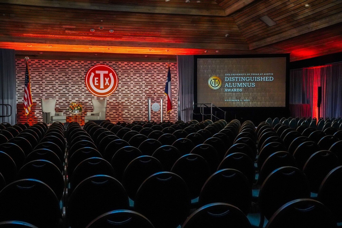 Crafting the perfect setup for your next Corporate Seminar, Meeting or Award Ceremony ✔️