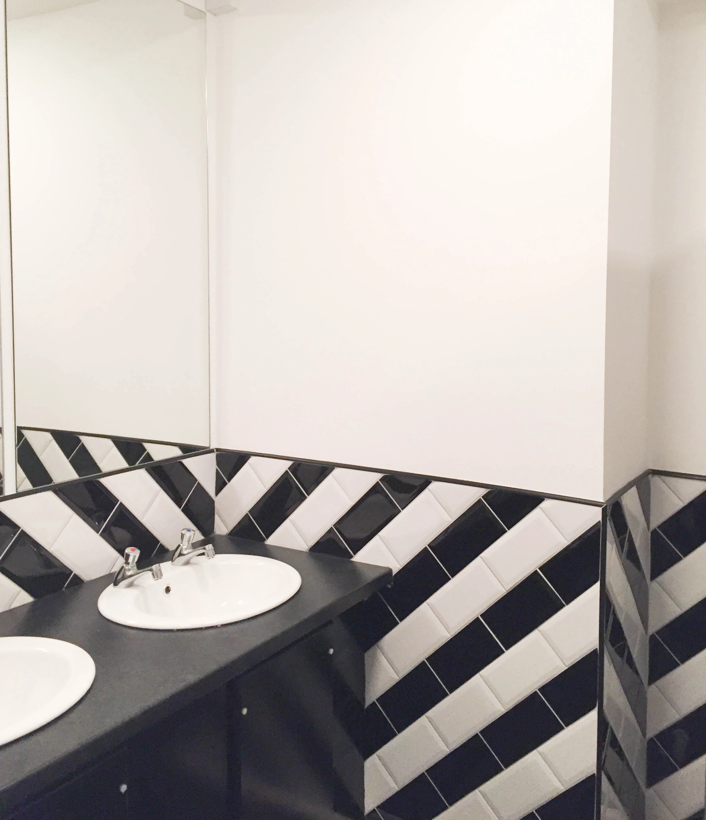 Bathroom tile design - The Jug, Francis St.