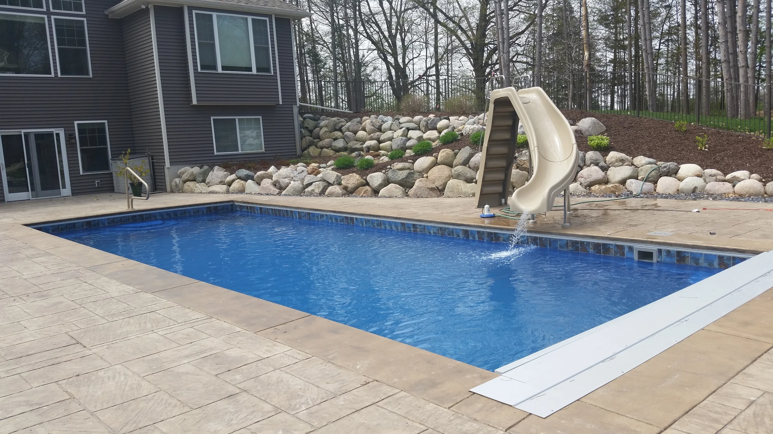 Fiberglass Pool Automatic Pool Cover