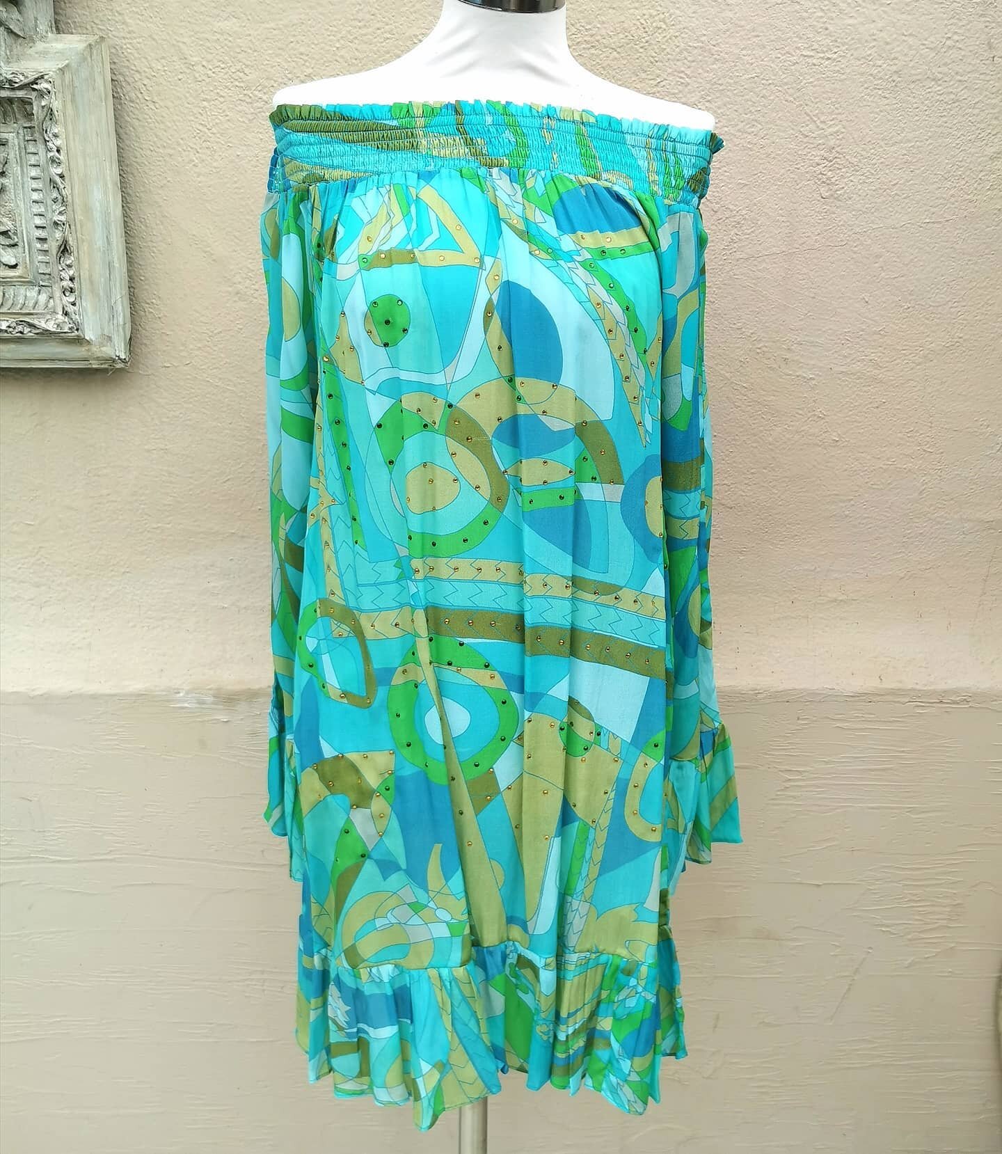 Beautiful, one off pieces of Kaftan Heaven, luxury silk creations!
 The stunning &quot;Portofino&quot; collection designed with a relaxed, flattering fit. Standout pieces that come alive in the sun. 

Many free size
Prices from:
 &pound;159.00. blous