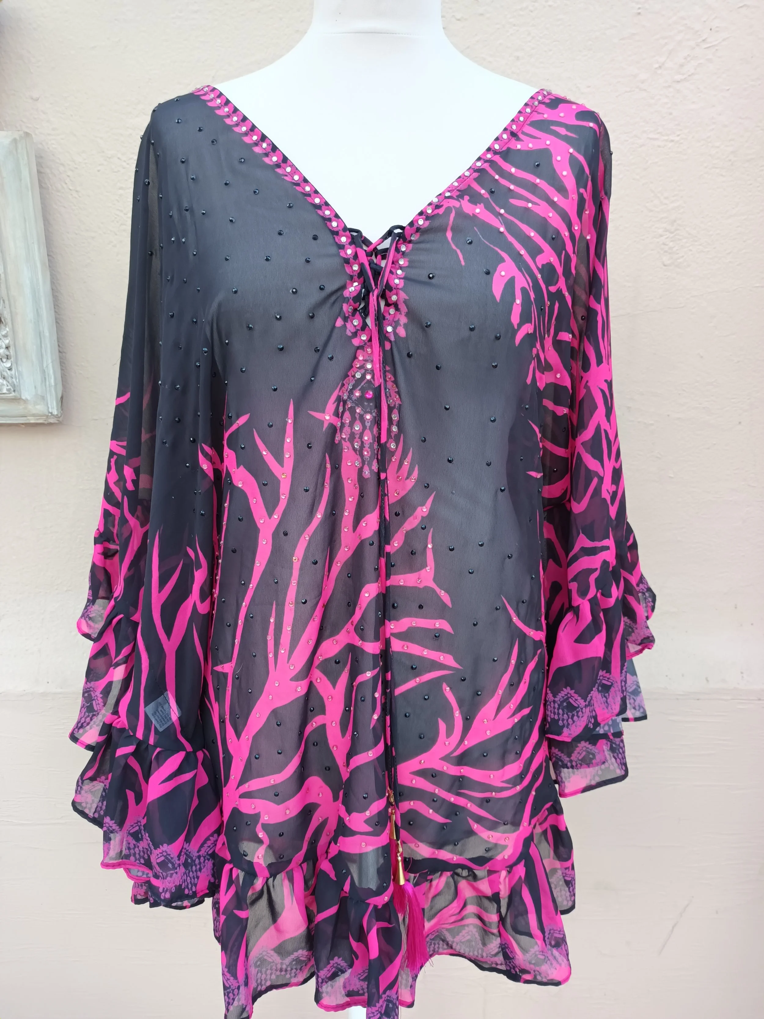 The ' Corale ' short black and fuschia  frill kaftan