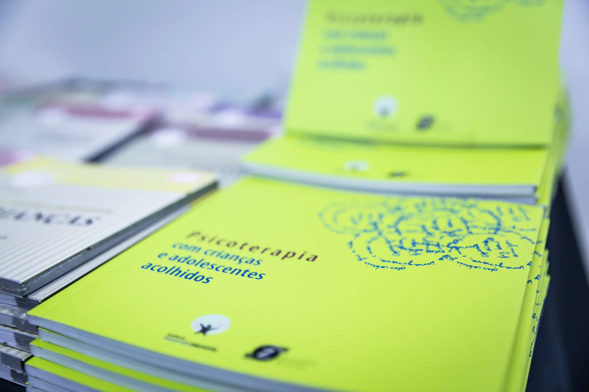 IFH lança livro sobre psicoterapia com crianças e adolescentes acolhidos