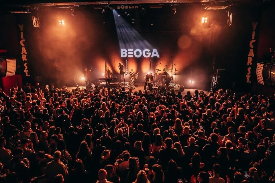 Had an absolute blast playing with @beogamusic on their Irish Tour, thanks again for having me guys! Photos from the last gig in Vicar Street, Dublin

📷 @ruthlessimagery 

#Beoga #PhasesTour #folk #percussion