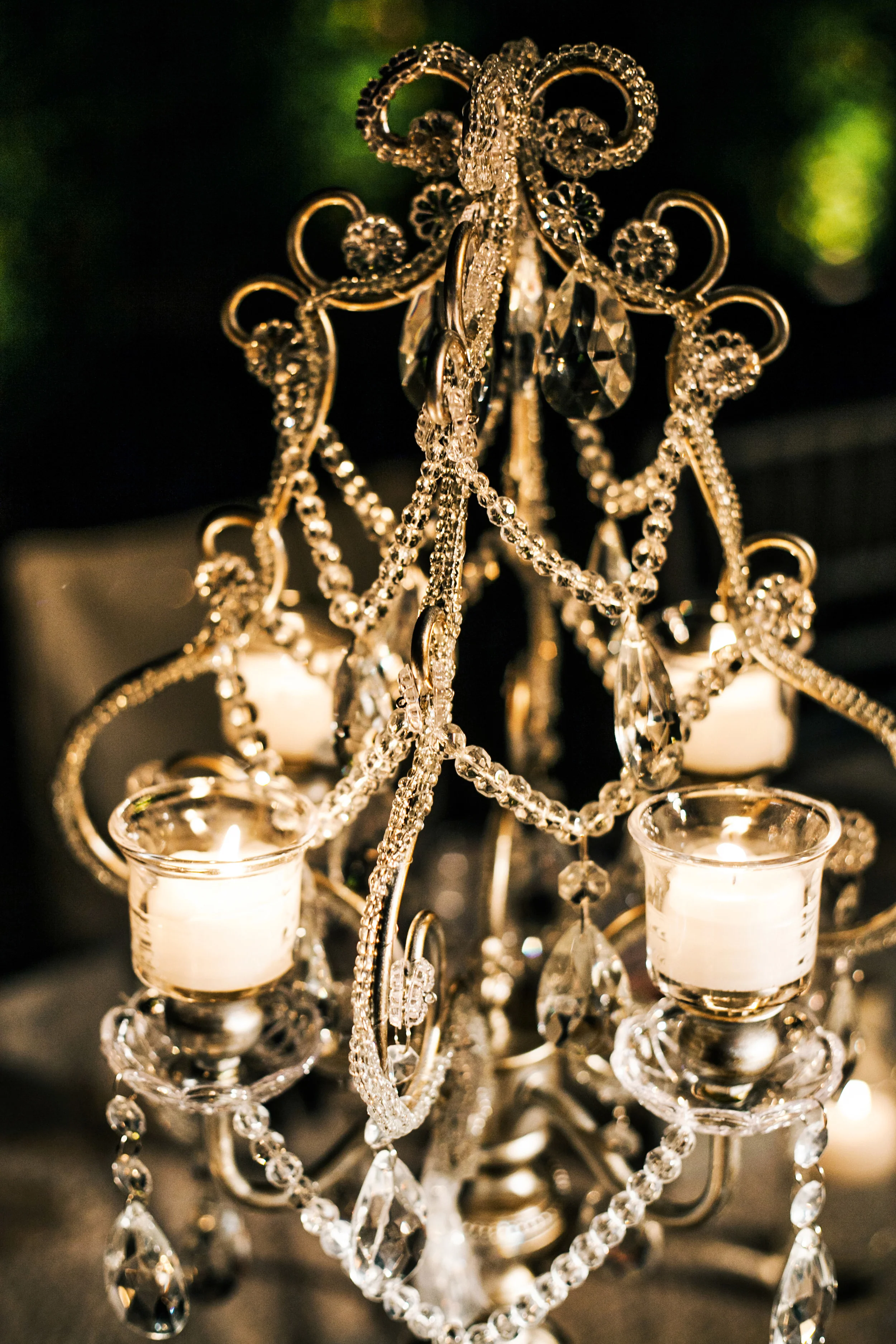 39. LS - Head table, wedding chandaliers, chandaliers & candles, modern romantic wedding, sparkle wedding, sequin linens, summer wedding.jpg