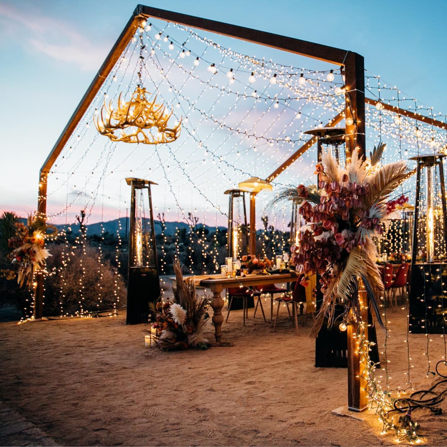 When the sun goes down, the party continues on! 

Photographer | @trishaharrisonphotography

#lighting #eventdetails #joshuatree #birthdayparty #eventplanner #rusticdesign #boho #antlers #chandelier #partydecor #ladylibertyevents #eventplanner #event