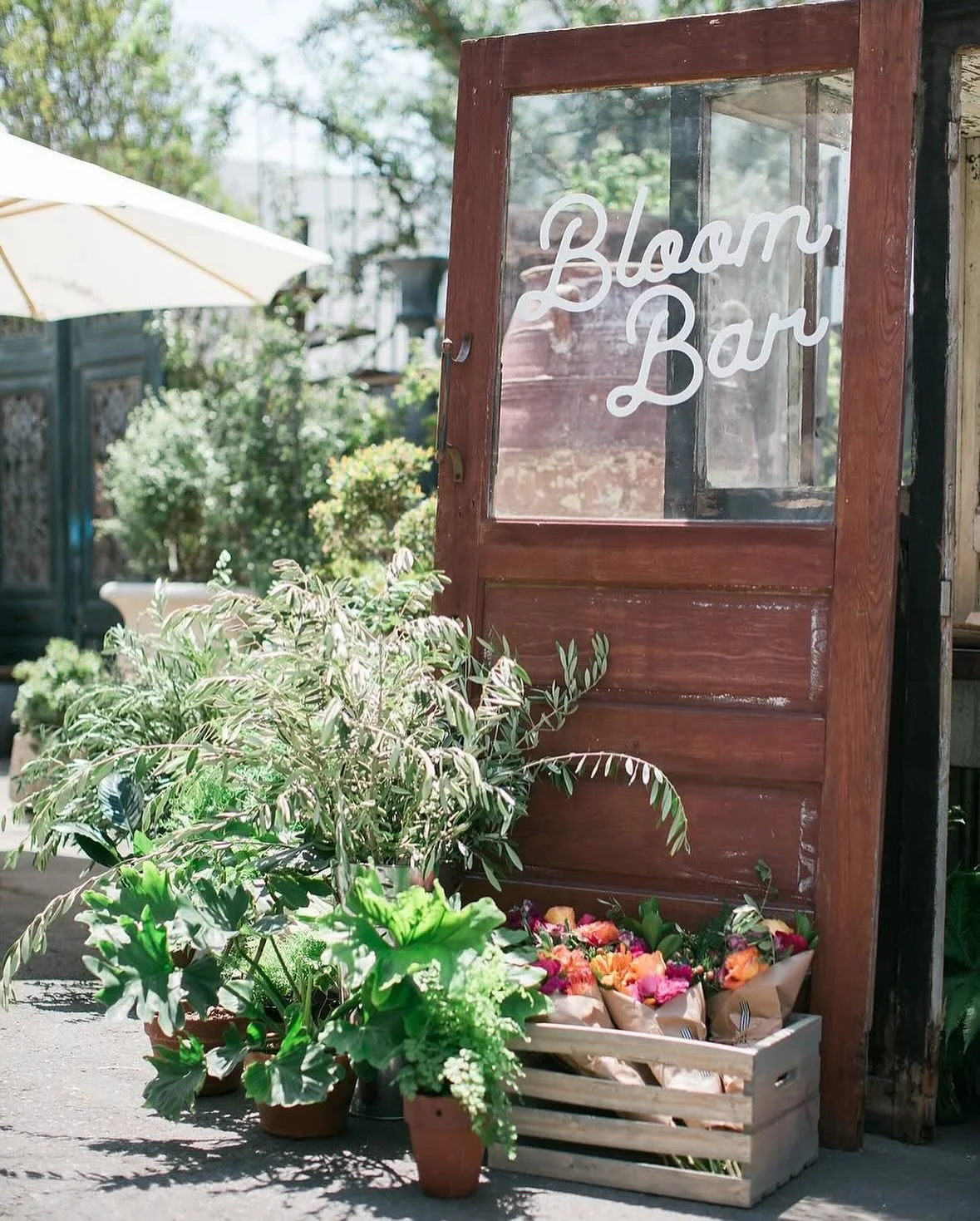 Bloom bar! A little take home that always makes your guests smile 🌸💐
&bull;
&bull;
&bull;
&bull;
&bull;
&bull;
#BuildYourBouquet #FloralInspo #BloomBar #EventIdeaInspo #StemAndSip #Eventdetails #Ladylibertyevents #Eventplanner #Californiaevents #Co