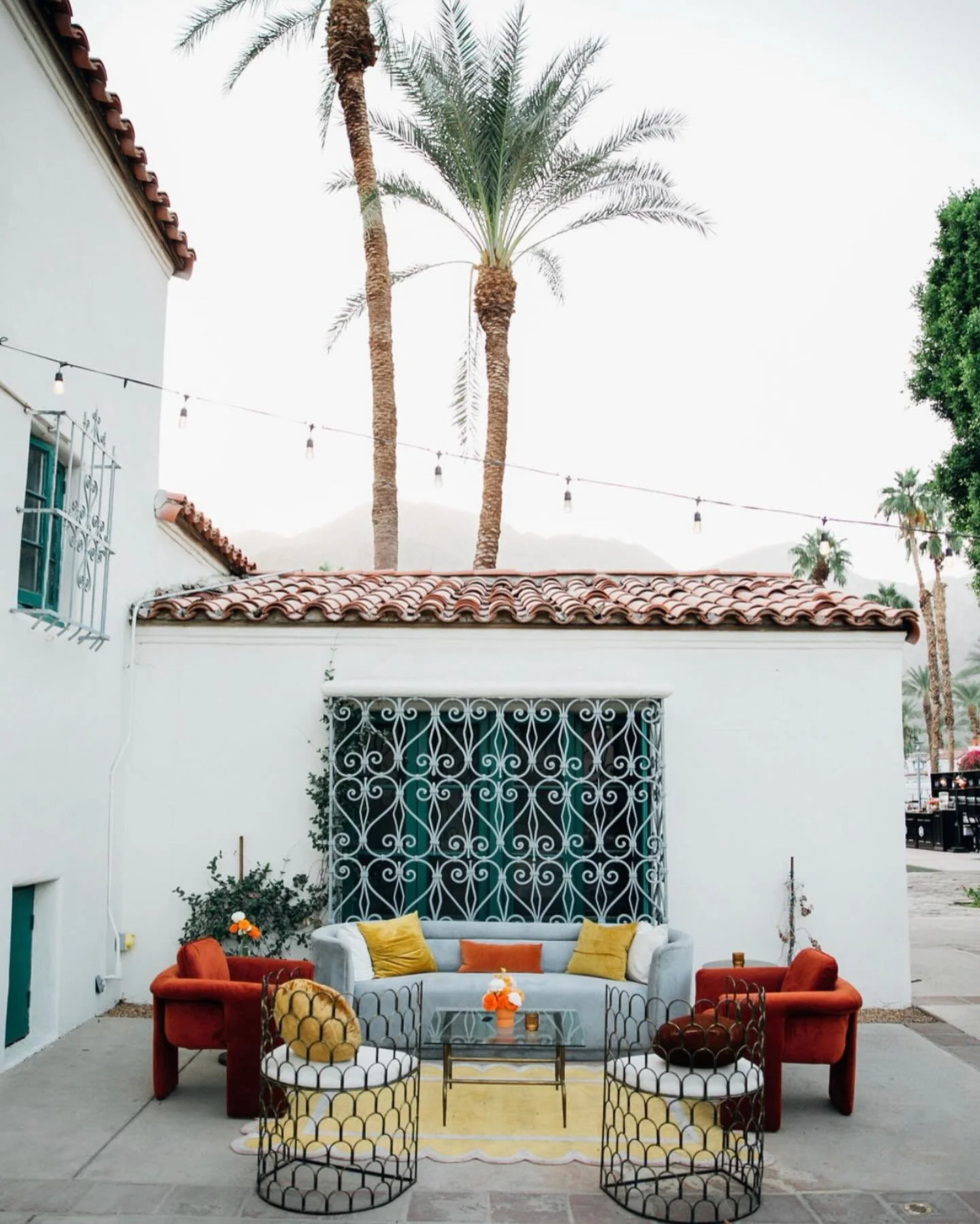 Bold never goes out of style! Come chill with us!
&bull;
&bull;
&bull;
&bull;
&bull;
#midcenturymodern #retroinspo #eventplanner #ladylibertyevents #corporateeventplanner loungeinspo boldcolorinspo cocktailhour