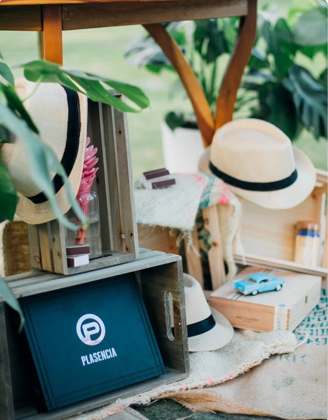 Nothing sets the vibe better than relaxing at the cigar lounge under the open sky!
&bull;
&bull;
&bull;
&bull;
&bull;
#havananight #ciglarlounge #customeventinspo #miamievents #ladylibertyevents