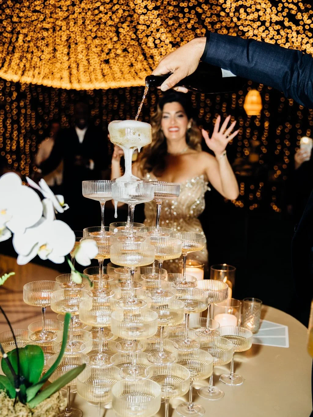 Coastal chic and ready to sparkle 🥂🌊✨
&bull;
&bull;
&bull;
&bull;
&bull;
#champagnetower #coastalchic #ladylibertyevents #californiaeventplanner #birthdayinspo