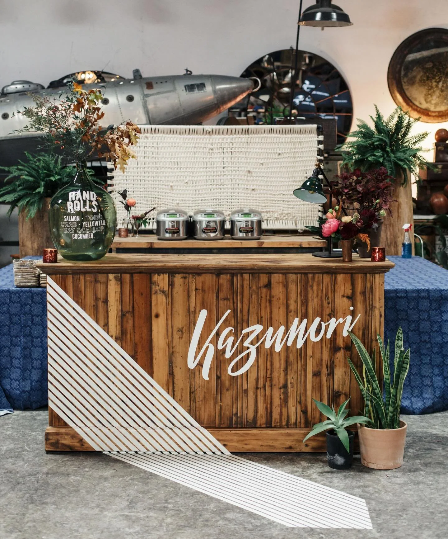 We always roll up in style! 🍣✨ Now serving fresh flavors, made-to-order bites, and a whole lot of fun!
&bull;
&bull;
&bull;
&bull;
&bull;
#InteractiveDining #EventPlanner #LadyLibertyEvents #KazuNori  #HandrollBar