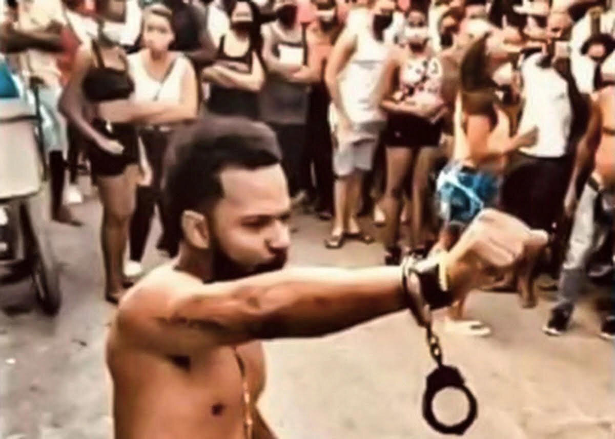 Maykel Castillo in the midst of a protest in San Isidro on April 4, 2021