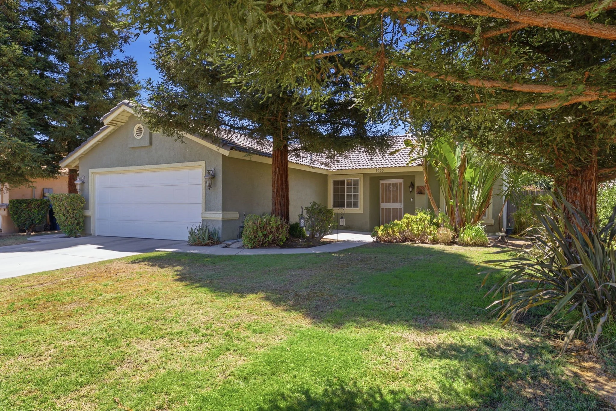 3-web-or-mls-9005-mendocino-dr.jpg