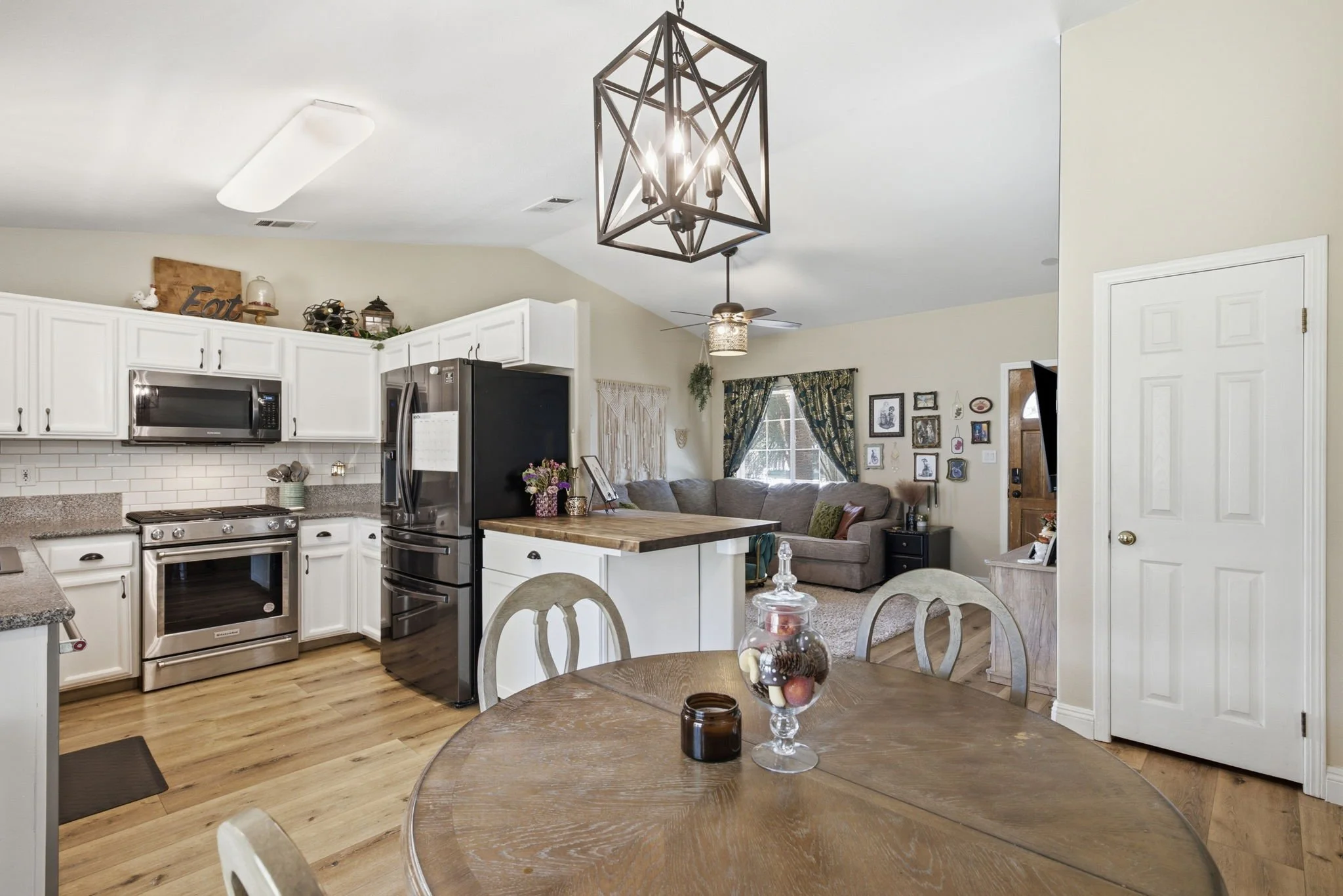 18-web-or-mls-9005-mendocino-dr.jpg