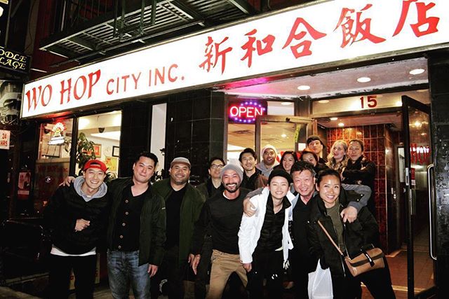 Chinatown eats w the gang ! 😋#reunion #NYC 
#Repost @patmander
・・・
Truly blessed to know these talented individuals and friends. 🍺 Here&rsquo;s to another great nite in ctown.
・・・
#filmmakerslife #asianamerican #asam #actorslife #newyork #chinatown