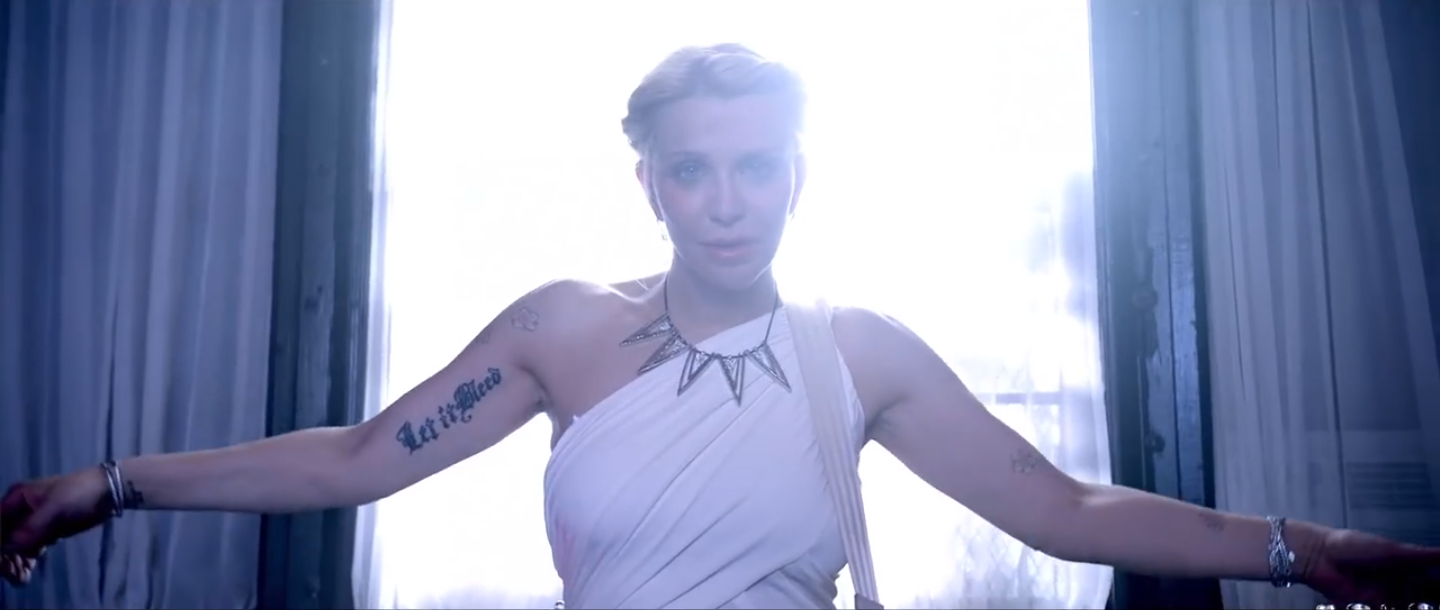 CourtneySplash1.png