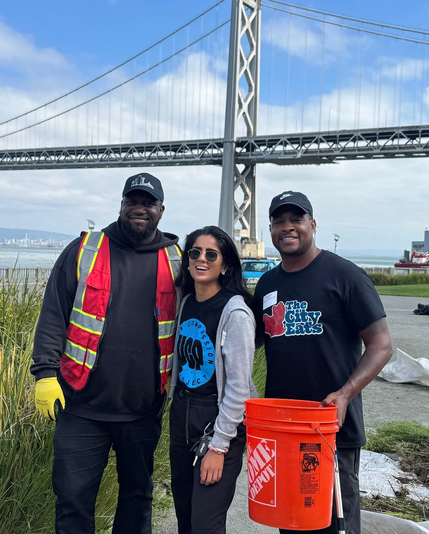 Huge thanks to @dubscommunity @warriors @handsonbayarea for today&rsquo;s amazing cleanup and beautification at Rincon Park, San Francisco.
