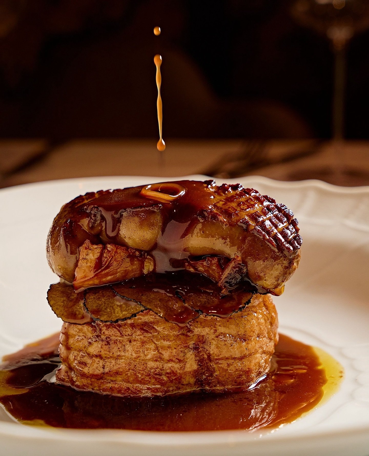 Upstairs at Privato. Autumn's finest. ⁠
⁠
Veal Filotto Rossini: a roulade of pan-seared veal tenderloin and Hudson Valley's finest foie. Complemented by a sauce of Barolo with black truffle and mushrooms. ⁠
⁠
Members only.