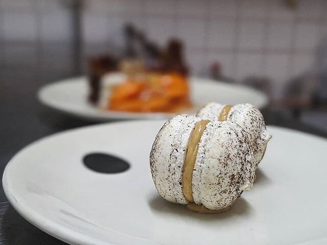 Fish to Finish!?
Here is our Burnt Vanilla Macarons filled with Murray Cod Fat Caramel Butter Cream alongside our Chocolate Slice, Hapuka Roe Biscuit &amp; Apricots @saintpeterpaddo @fishbutchery @mrniland ⚫🐟🍫