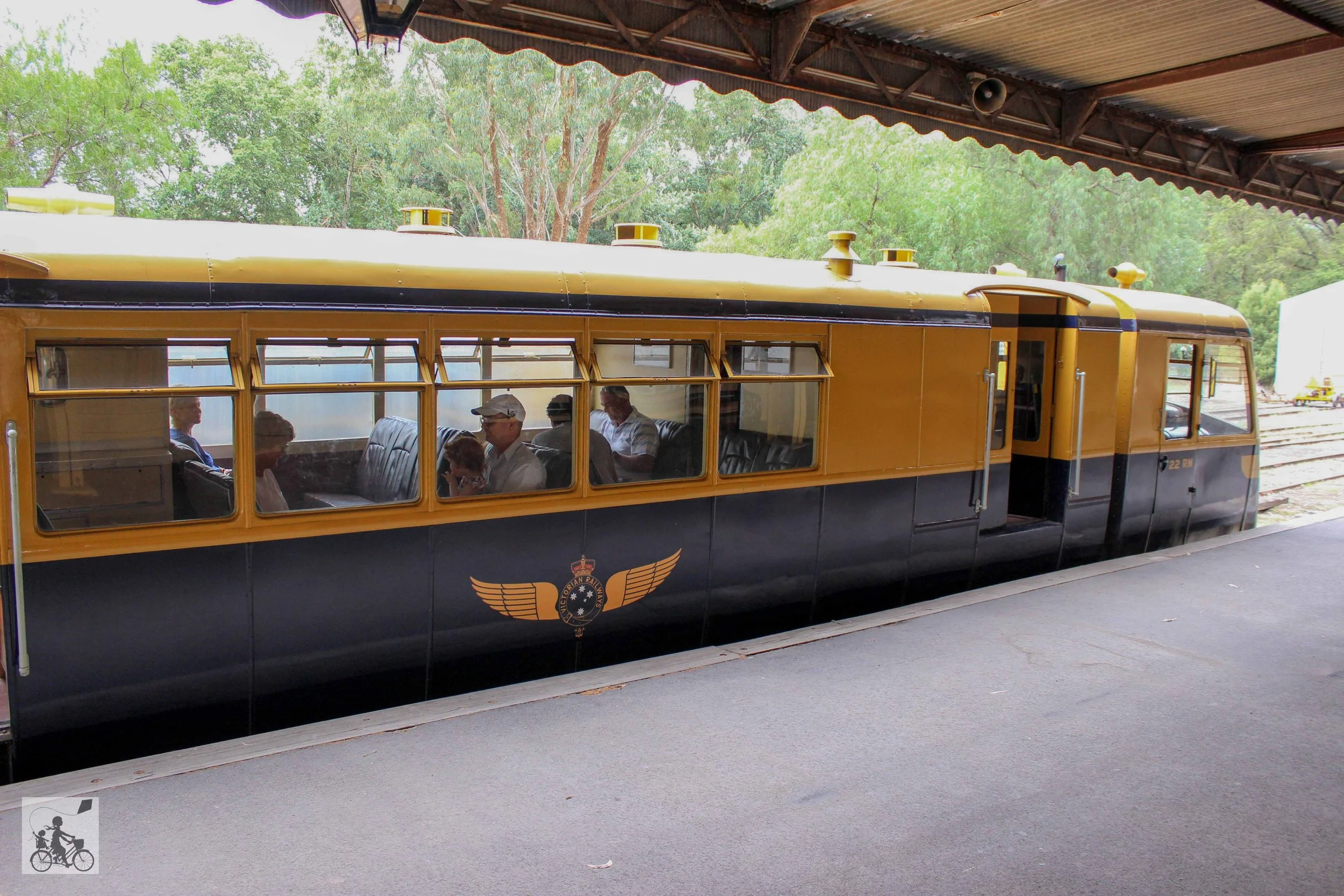 yarra valley railway, healesville — mamma knows east