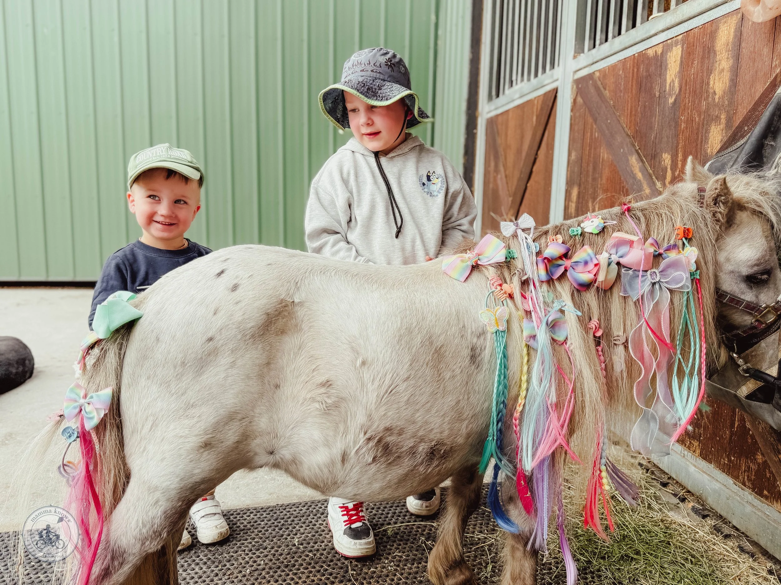 Little Farm Plays, Pakenham