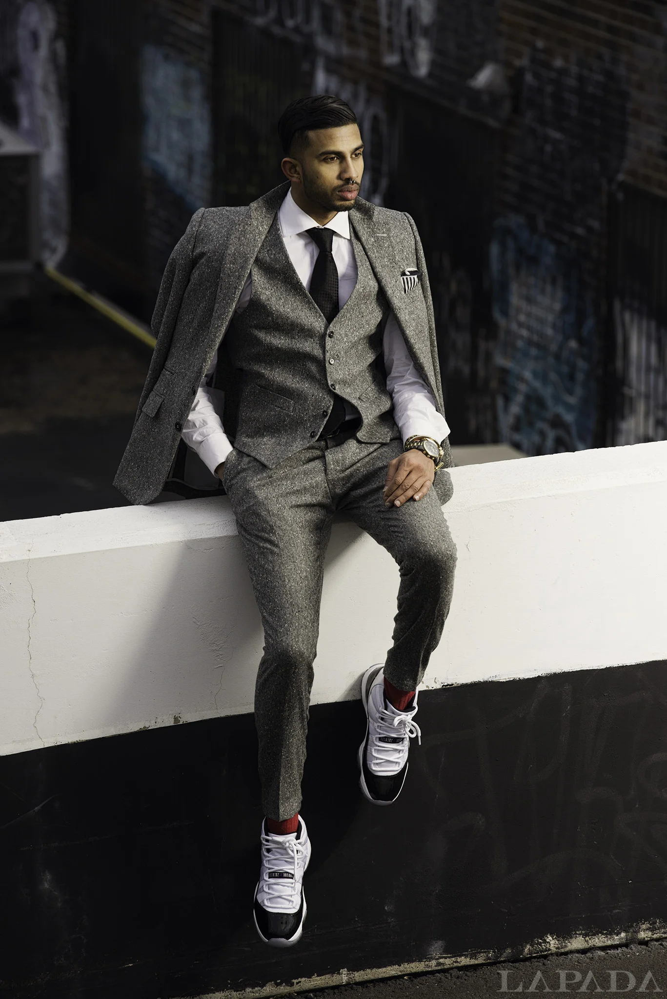 LAPADA Thad Sit suit jordans 0145.jpg