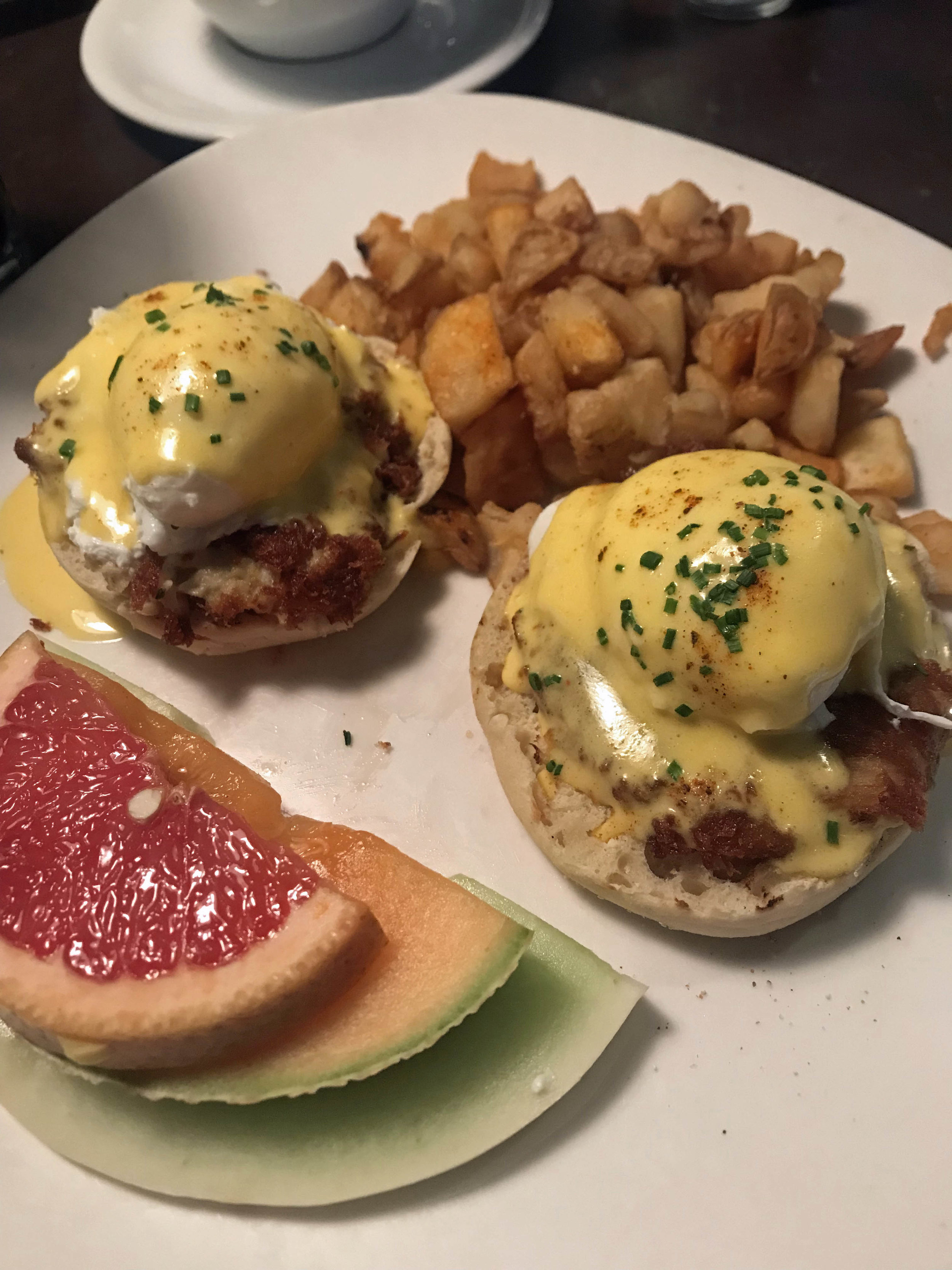  5 Reasons to Staycation in MD - City Cafe Baltimore | Pish Posh Perfect 