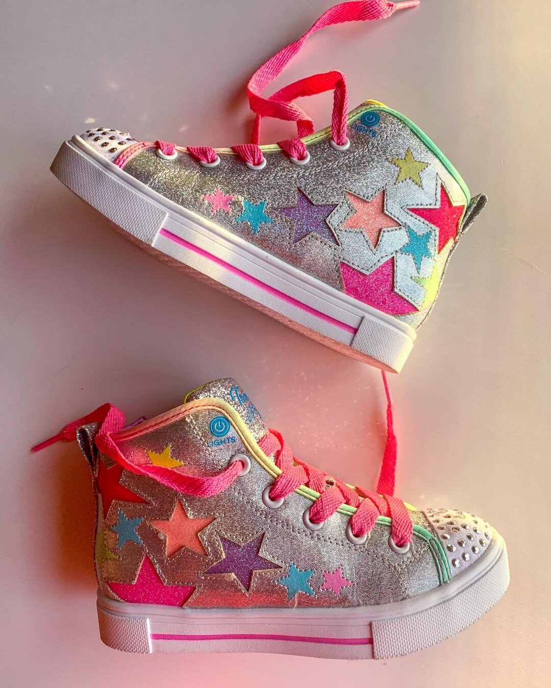 Not a fan of kids&rsquo; light up shoes&mdash;most of them are atrocious 😬. But when Brooklyn asked for a pair I was determined to find her the cutest ones possible. 

Enter these Twinkle Sparks light up hi top Sketchers that are actually cute! Perf