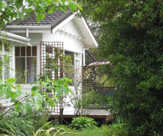 outside_sunroom2.jpg