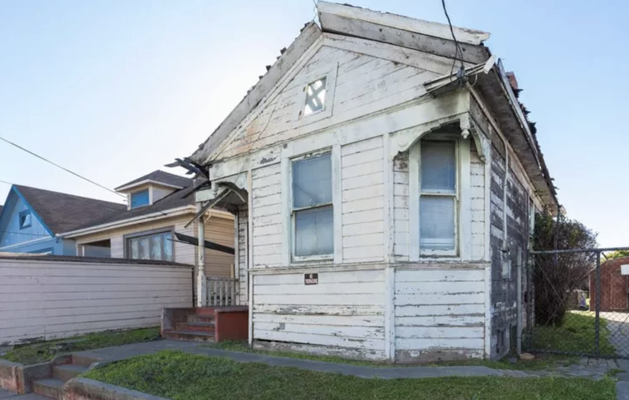 Curbed SF | Mar 2018 | Collapsing, unlivable Oakland home asks $399,000