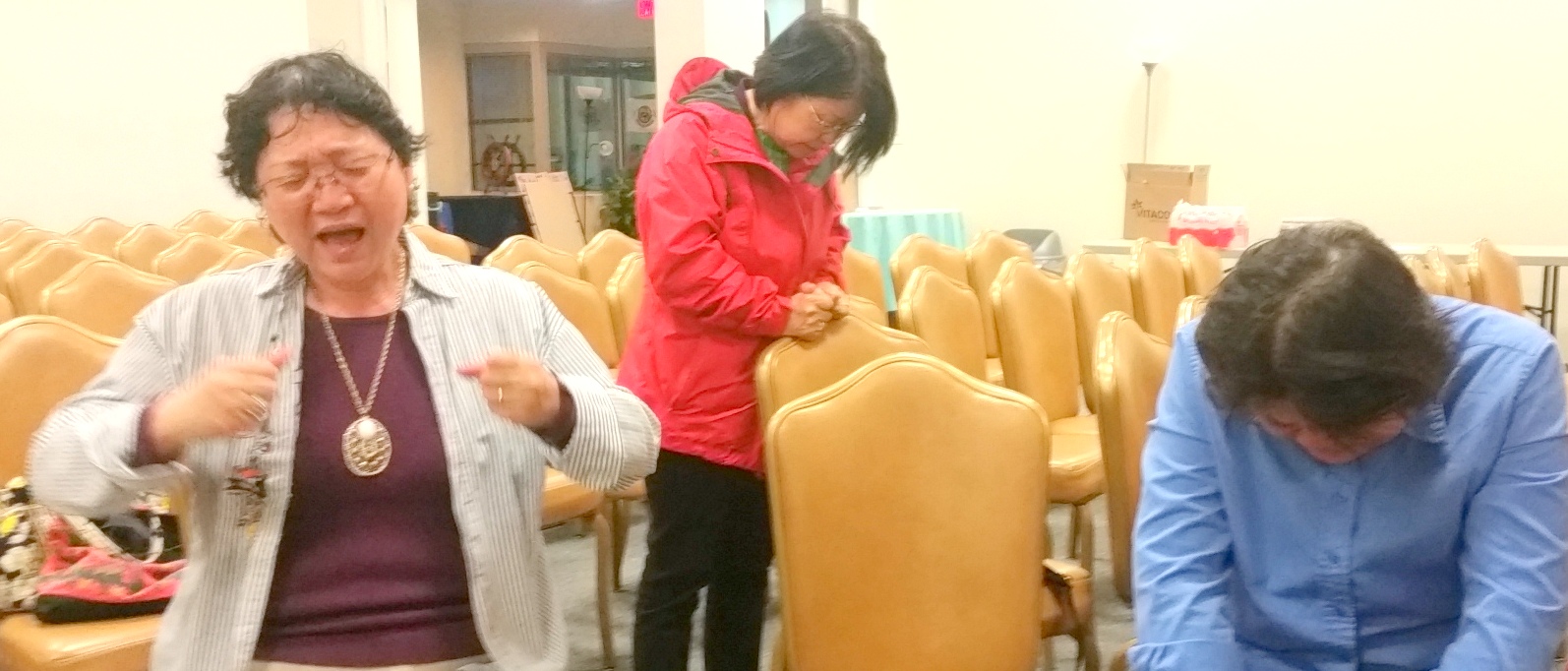 Naomi Witter, Machiko Moran, and Hideko Aoyama depositing "Prayer Gold " into their "spiritual bank accounts". Testoimoies, and Q&A provided rich content. 