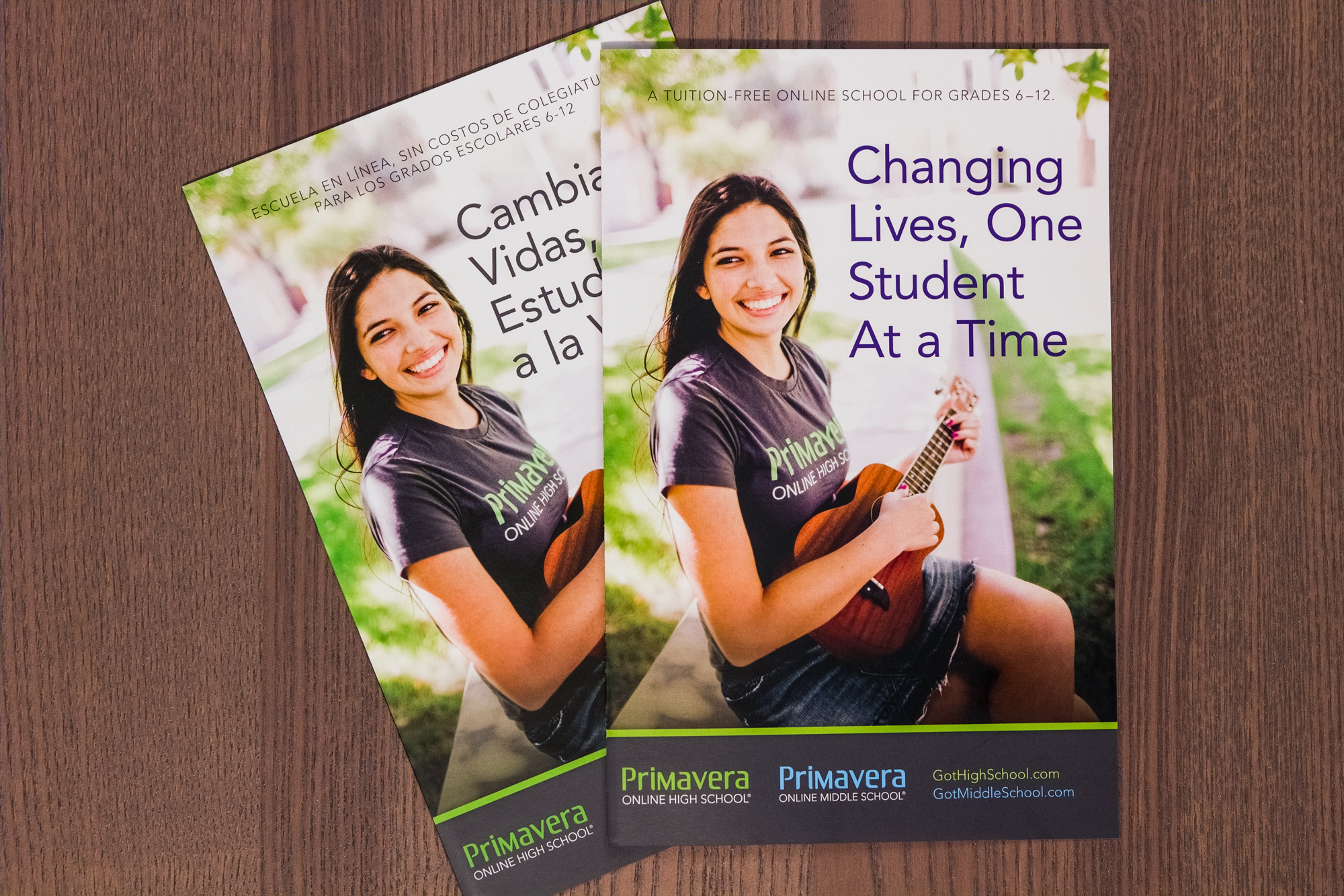 Many of Primavera Online's students live in bilingual families. Thus, we often created bilingual promotional materials such as this bi-fold brochure. 