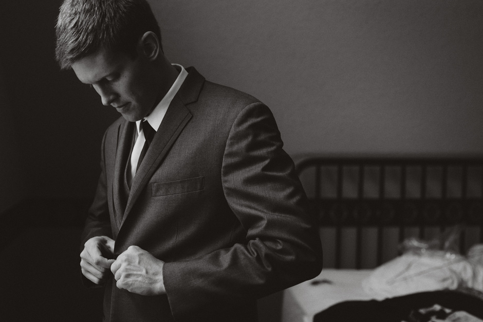 Emily and Josh Summerset Winery Wedding | Iowa Wedding Photographer Brian Davis