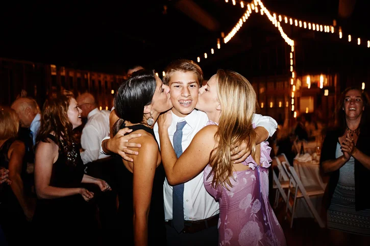 Lucky Guy Gets a Kiss from Two Attractive Ladies | Des Moines Iowa Wedding Photographer Brian Davis
