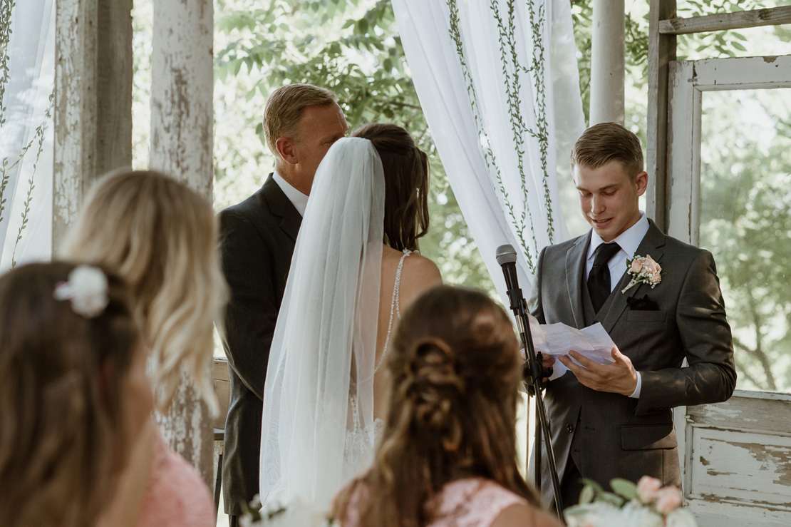 Alex and Jill's Barnes Place Wedding | Des Moines Wedding Photog