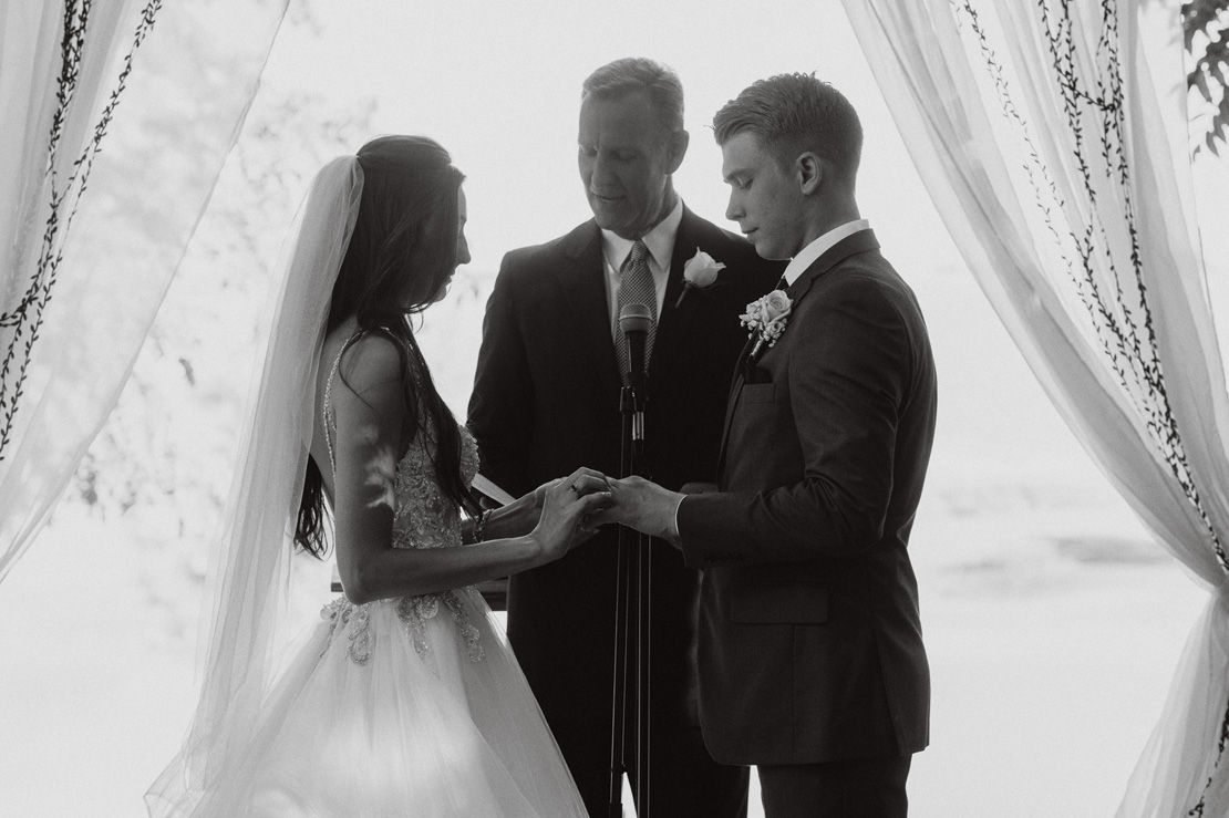 Alex and Jill's Barnes Place Wedding | Des Moines Wedding Photog