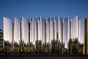 3 Reflecting a figure: The Govett-Brewster’s new Len Lye Centre: Wystan Curnow, New Plymouth Patterson Associates’ Len Lye Centre, New Plymouth, 2015; photo: Patrick Reynolds