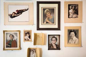 6 Frank’s View: Photography from the (Mildura) studio of Frank ‘Francesco’ Zaetta (1908-1993): ELIZABETH GERTSAKIS Frank’s View , installation view (detail), Stefano’s Gallery 25, Mildura, 2012-13; photo courtesy Stefano’s Gallery 25; photo: Krystal Seigerman