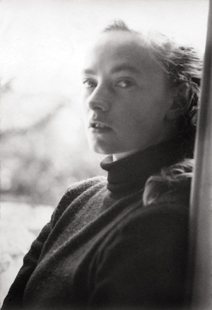 6 Inside the circle: A life among artists: Sheridan Palmer Jean Langley 1958, Heide Museum of Modern Art Archive, Melbourne; photo: John Yule © Estate of John Yule