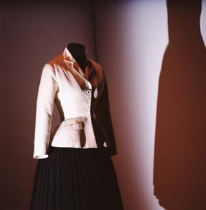 5 The fashion phenomenon: Fashion in the gallery and museum: PETER MCNEIL Christian Dior, Bar Suit, haute couture, Spring–Summer 1947, Les Arts Décoratifs, Ufac collection, Mode et Textile, in association with Christian Dior, 1958. photo: Thierry Dreyfus for Eyesight Group