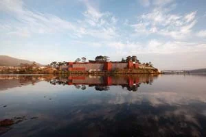 4 The MONA Manifesto: SARAH SCOTT MuseUm of Old and New Art from Little Frying Pan Island, Derwent River, Hobart, Tasmania. Image courtesy the Museum of Old and New Art; all photographs by Leigh Carmichael.