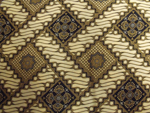 8 Battle of the Batiks: HELEN MUSA Enteng Jodo Studio, Yogyakarta, Indonesia, sarong with parang rusak motif, batik cap on cotton, 109 x 230cm. Photograph by Helen Musa