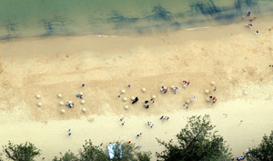 13 Braille, littorally: ANNE WALTON Anne Walton, Braille on Manly Beach , 2009, installation views, Manly Cove. Images courtesy the artist