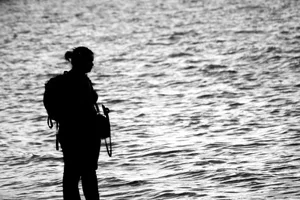 8 Sustainable Sonic Art in a 360° World: LEAH BARCLAY Leah Barclay recording at Lake Cootharaba, Noosa, Floating Land 2009. Photograph by Adam Sebastian West