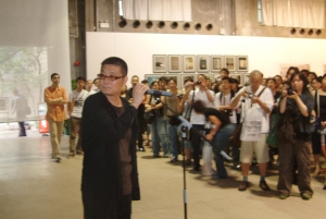 19 Huang Zhuan 1958 – 2016: Claire Roberts Huang Zhuan, OCAT Shenzhen, 3 June 2006; photo: Wang Youshen