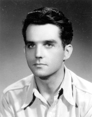 15 All my own work: PETER TOWNSEND Peter Townsend c1940, just before leaving for Burma. Photo courtesy of Catherine Townsend In 1994 Peter Townsend was a writer-in-residence at the Canberra School of Art. At the end of his stay, as was the custom, Peter wrote in David Williams’s School of Art Visitors Book – fifteen closely-written pages of memories, anecdotes and observations in an apparent stream-of-consciousness wherein he frequently castigates himself for writing too much. He called it ‘ All my own work ’, and here are a few extracts