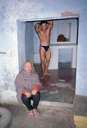 7 Oh, boy! The portraits of Gary Lee: GARY LEE Gary Lee, Self-portrait with Manish in Hanuman Temple , 2004. Courtesy of Karen Brown Gallery